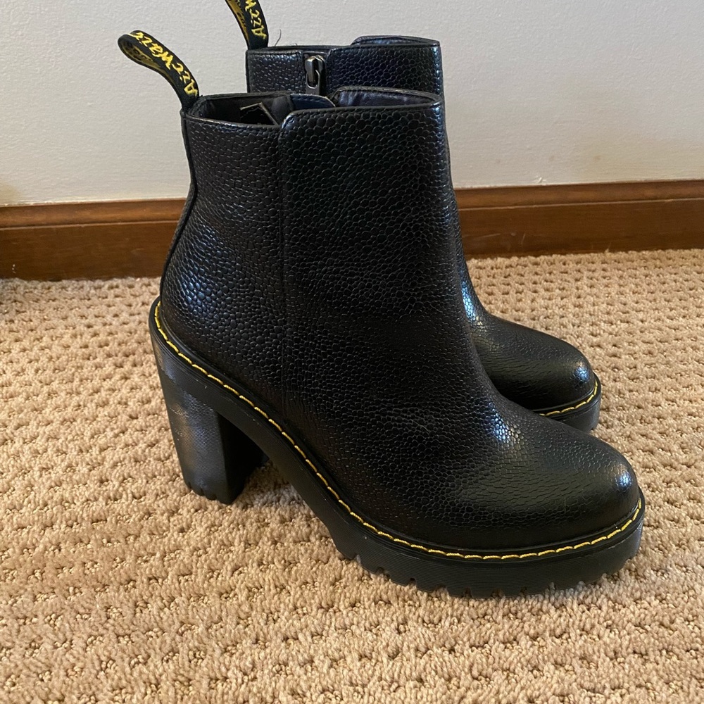 Doc Marten Chelsea Zip up boot.